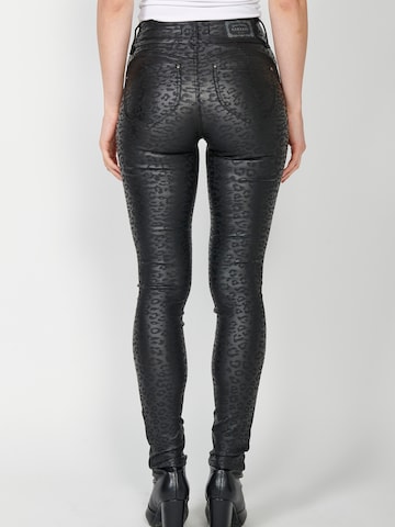 Skinny Pantaloni de la KOROSHI pe negru