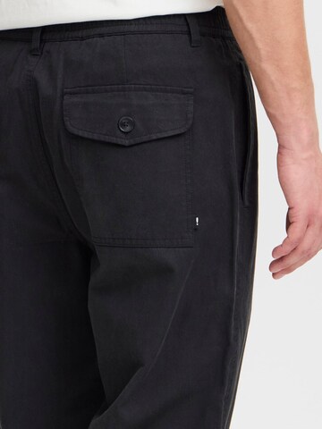 Tapered Pantaloni con pieghe 'Moose Liam' di !Solid in nero