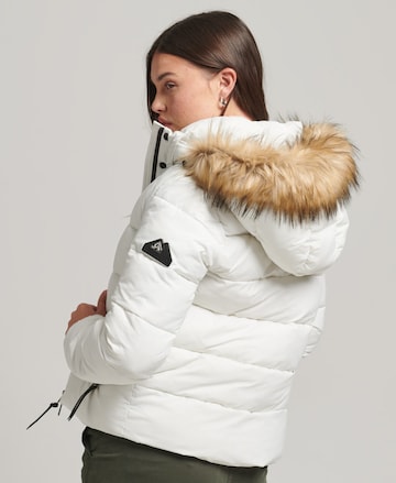 Veste d’hiver Superdry en blanc