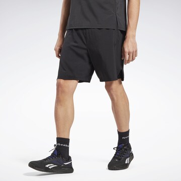 Reebok Regular Sportshorts in Schwarz: Vorderseite