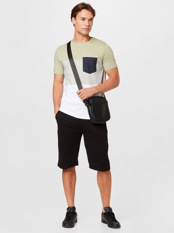 !Solid Regular Shorts in Schwarz