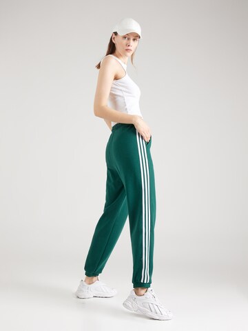 ADIDAS ORIGINALS Zúžený Kalhoty 'Adicolor Classics' – zelená