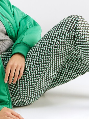 Marks & Spencer Normální Kalhoty s puky 'Mia' – zelená