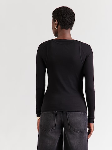 QS - Camiseta en negro