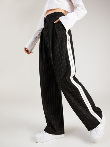 TOMMY HILFIGER Loose fit Pleat-front trousers in Black