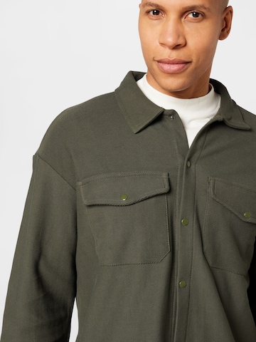 BURTON MENSWEAR LONDON Prehodna jakna | zelena barva