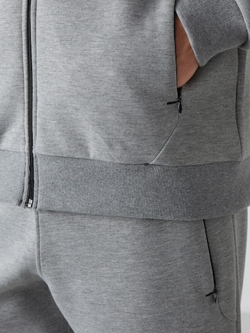 Tommy Life Sweatsuit in Grey