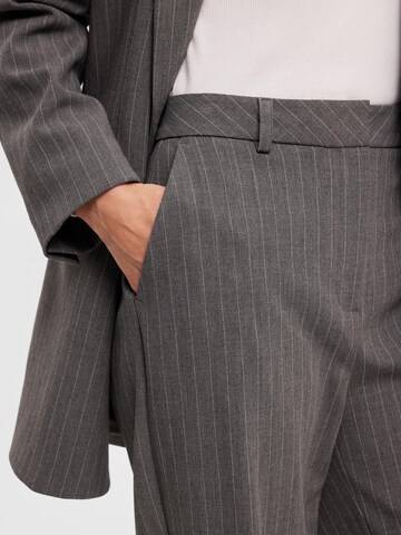 Wide Leg Pantalon à plis 'Myla' SELECTED FEMME en gris