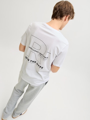 JJ Rebel Тениска 'JREBzaki' в бяло