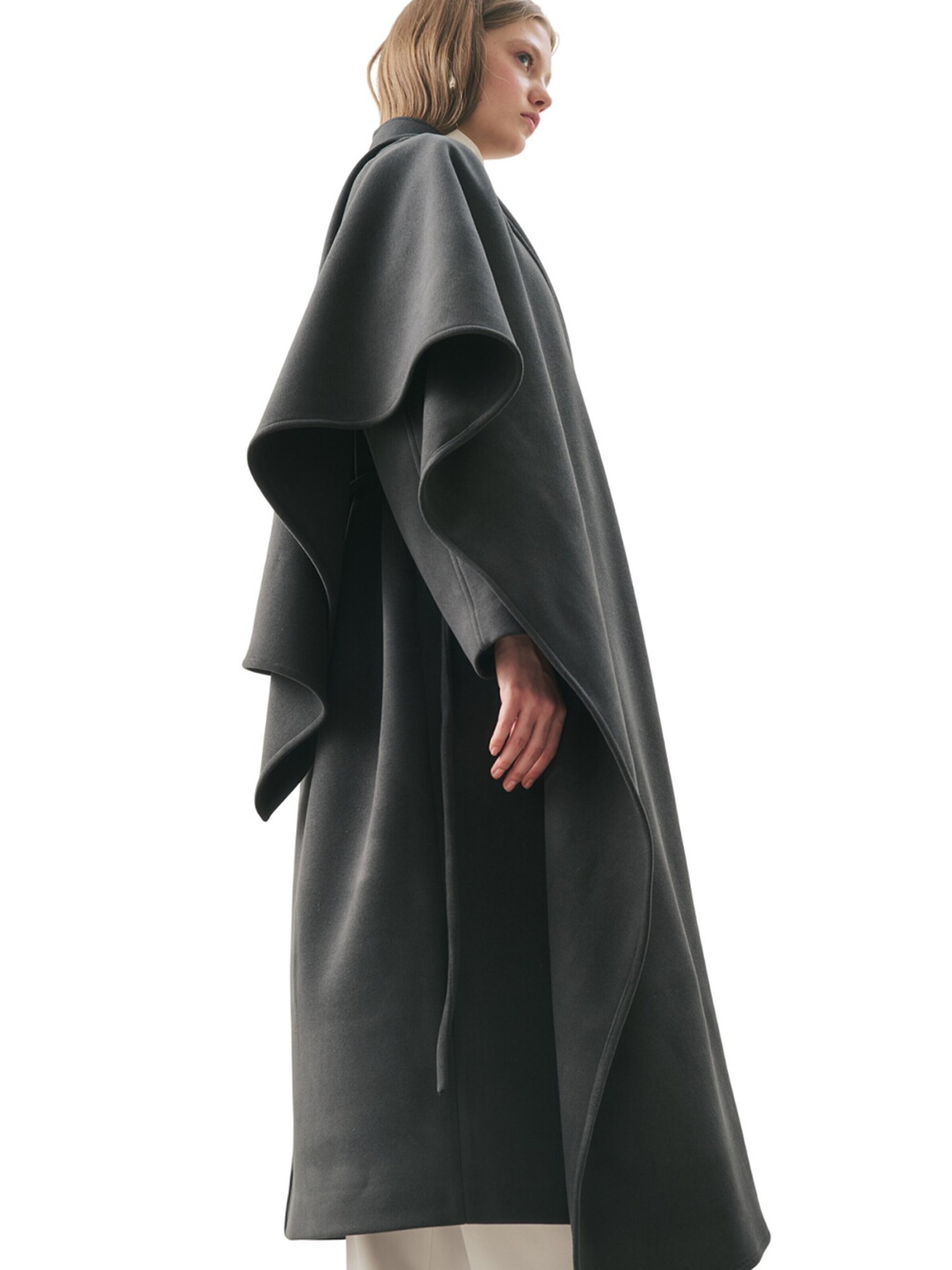 MANUKA Between-seasons coat in Black