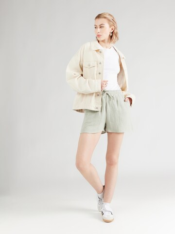 Regular Pantaloni 'Vicky' de la ABOUT YOU pe verde