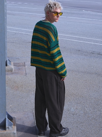 Bershka Baggy Bandplooibroek in Zwart