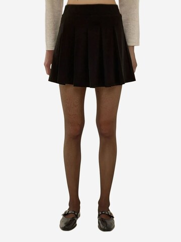 Hiccup Skirt in Black: front
