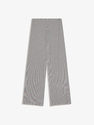 Bershka Wide leg Byxa i blå