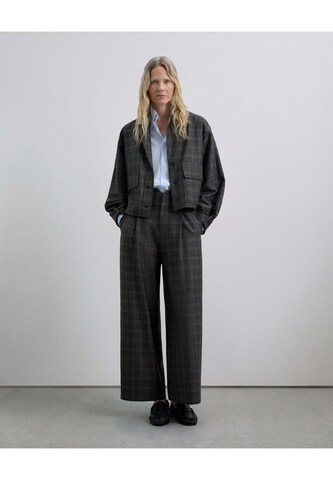 Scalpers Regular Панталон в сиво: отпред