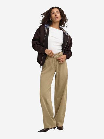 Wide leg Jeans 'ONLGIANNA-SILLA MW ST BELT PANT PNT NOOS 15372521' di ONLY in beige