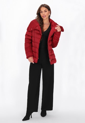 faina Wintermantel in Rood