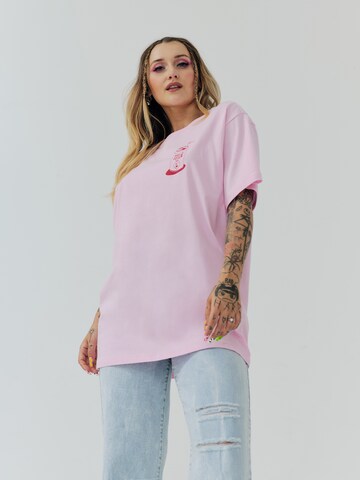 ABOUT YOU x Sharlota - Camiseta 'Ida' en rosa