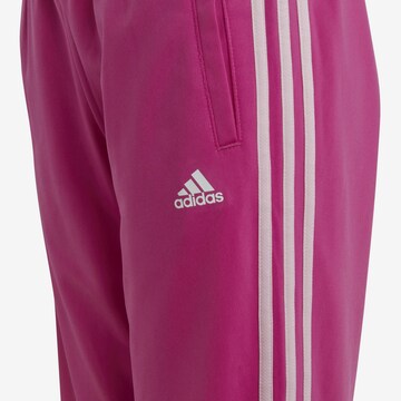 ADIDAS SPORTSWEAR Strój treningowy 'Essentials' w kolorze różowy