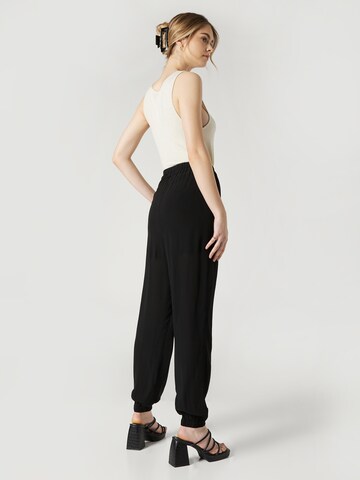 Guido Maria Kretschmer Women Tapered Trousers 'Lola' in Black