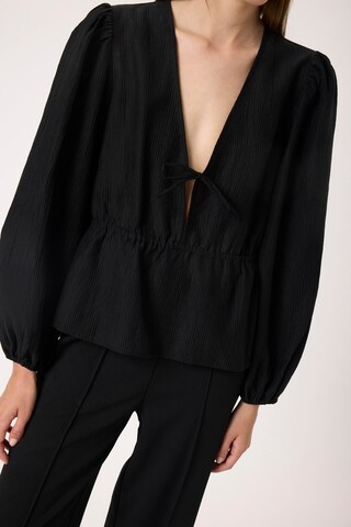 SOAKED IN LUXURY Blouse 'CENDRA STUDIO' in Black