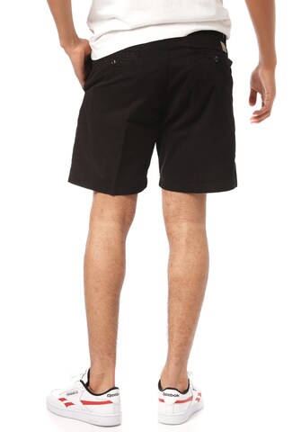 Carhartt WIP Regular Shorts 'John' in Schwarz