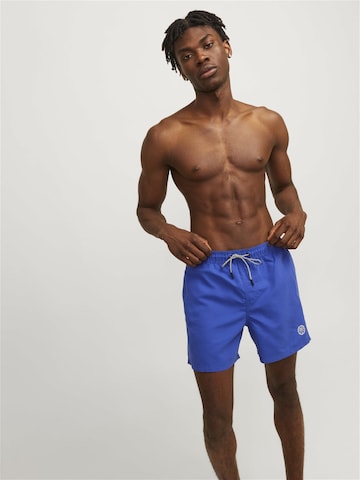 JACK & JONES Badeshorts i blå