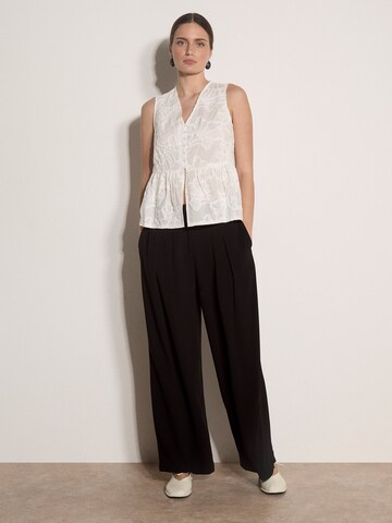Regular Pantalon ' ' Apricot en noir : devant