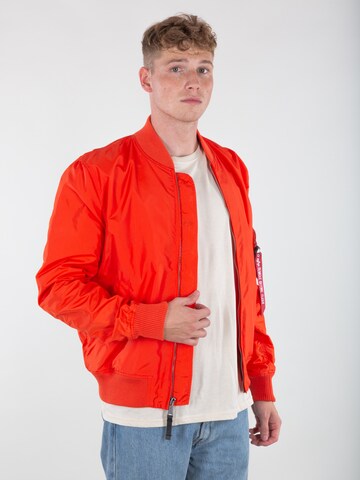 ALPHA INDUSTRIES Prechodná bunda 'MA-1 TT' - Červená