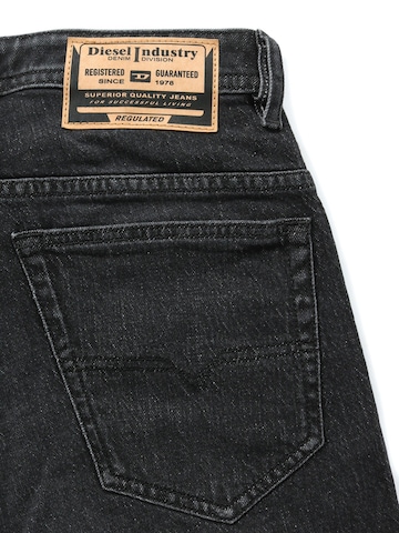 DIESEL - Slimfit Vaquero 'THOMMER-R R9H20' en negro