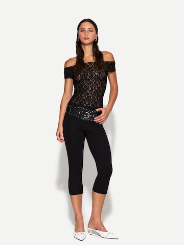 Bershka Koszulka w kolorze czarny: przód