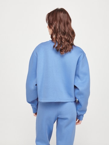 mėlyna ABOUT YOU x VIAM Studio Megztinis be užsegimo 'Spirit': galas