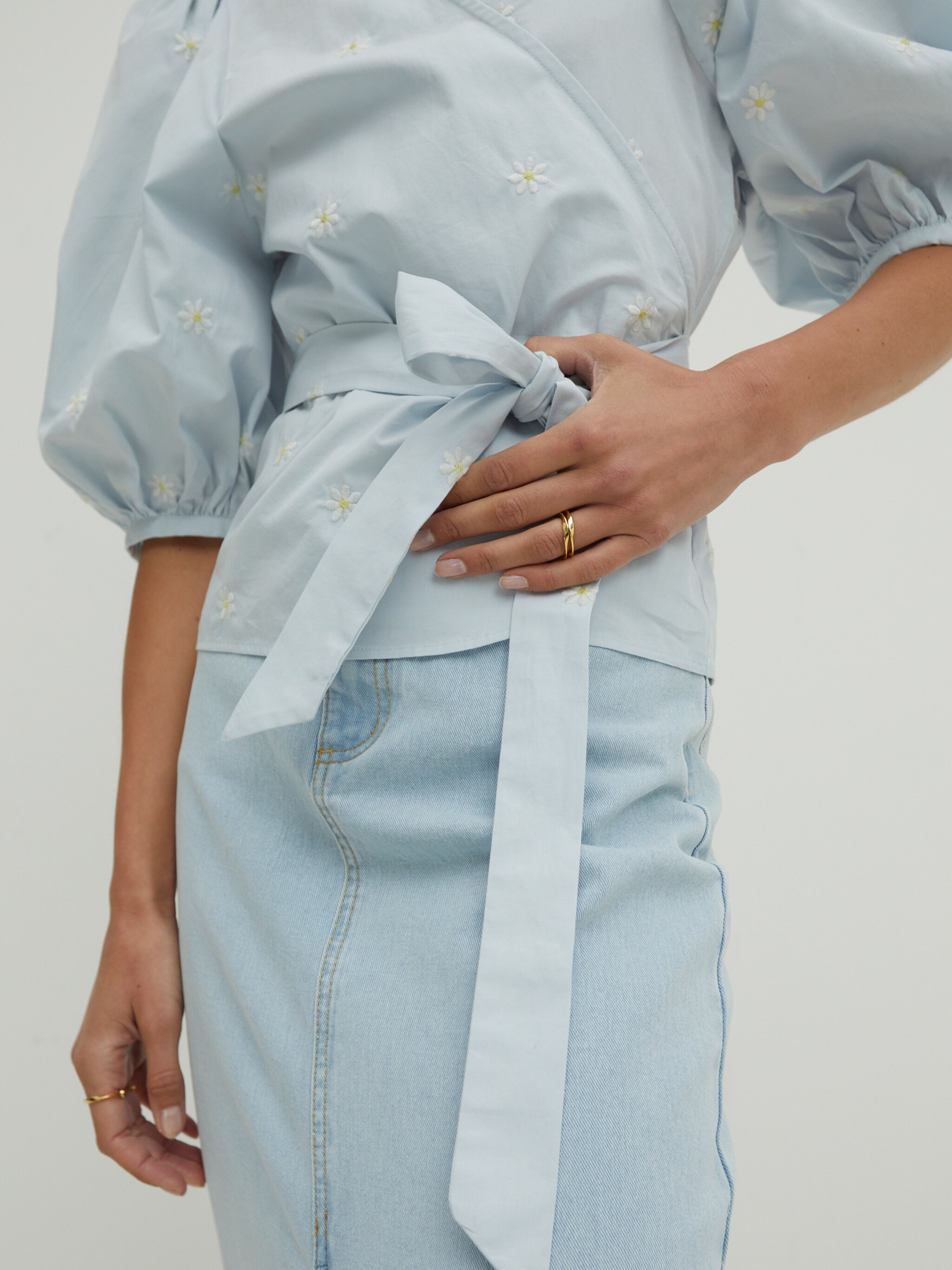 EDITED Producten Blouse 'Violeta' Pastelblauw