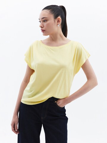 OXXO Shirt in Yellow: front