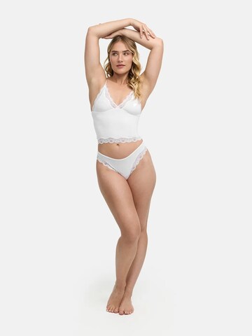 String 'Lace Tanga' di cfab (formerly creamy fabrics) in bianco