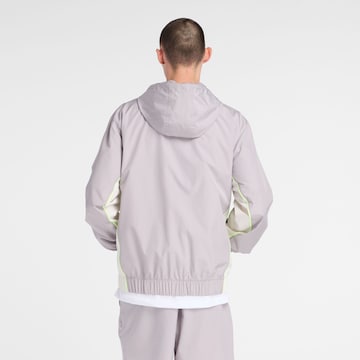 new balance Tussenjas 'Trackside Woven Jacket' in Grijs