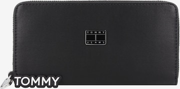 Tommy Jeans Wallet 'City Girl' in Black: front
