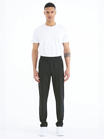 Tommy Life Regular Sportbroek in Groen