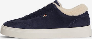 Baskets basses TOMMY HILFIGER en bleu : devant