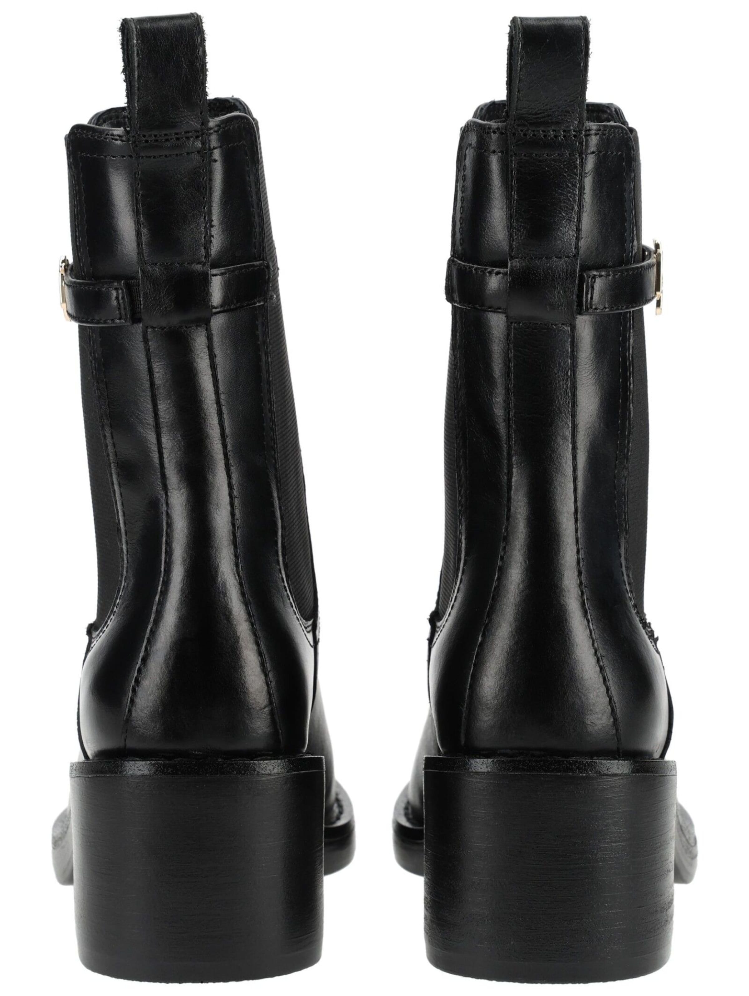 STEVE MADDEN Bootie in Black