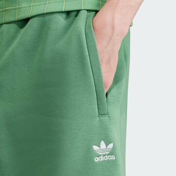 ADIDAS ORIGINALS Normalny krój Spodnie 'Trefoil Essentials' w kolorze zielony