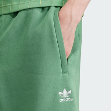 ADIDAS ORIGINALS Regular Панталон 'Trefoil Essentials' в зелено