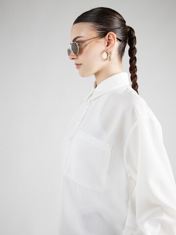 Trendyol - Blusa en blanco