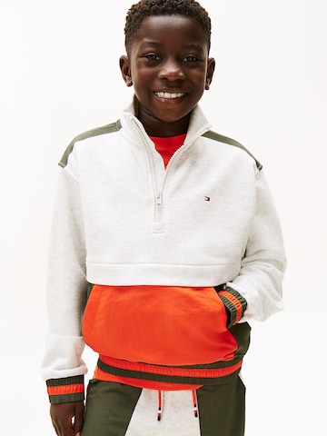 TOMMY HILFIGER Sweatshirt in Grau: Vorderseite