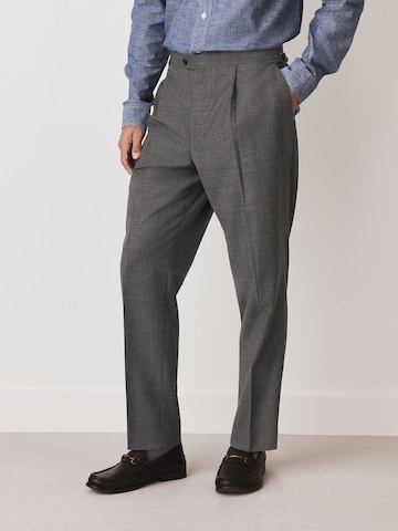 regular Pantaloni con pieghe di Next in grigio: frontale