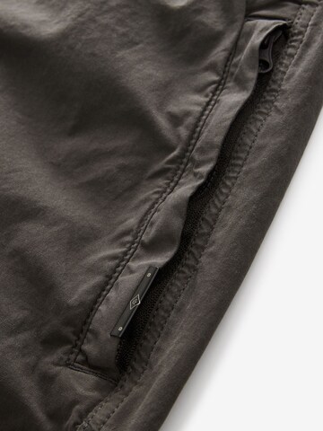 Next Tapered Cargobroek in Grijs