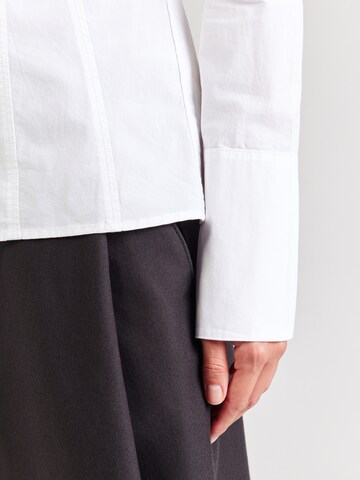 Chemisier 'Finn' WEEKDAY en blanc