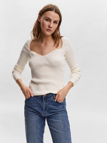 Aware Sweater 'Sylvia' in White: front