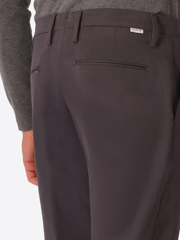 regular Pantaloni con piega frontale 'Mantegna' di Distretto12 in grigio