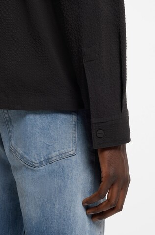HUGO Comfort Fit Businesshemd in Schwarz